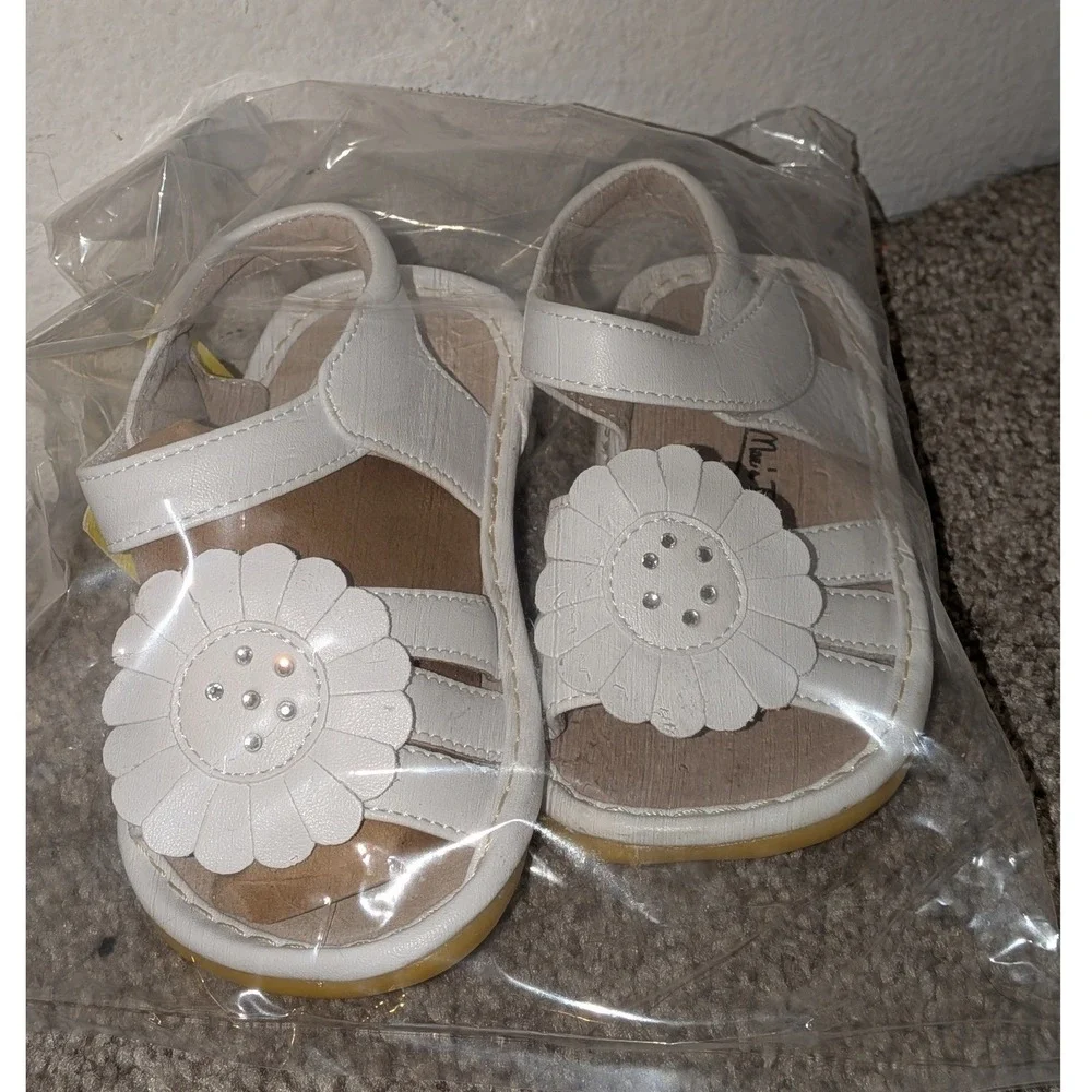 Little Mae's Boutique White Daisy Squeaky Sandals Toddler Girl Size 7 Rhinestone
